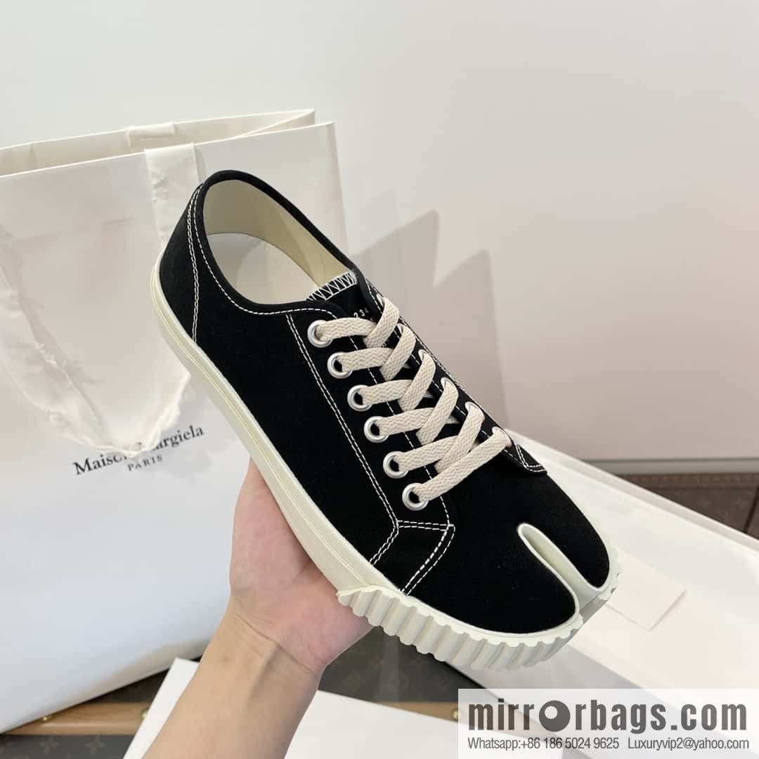 Maison Margiela Split-toed Canvas Little White Shoes