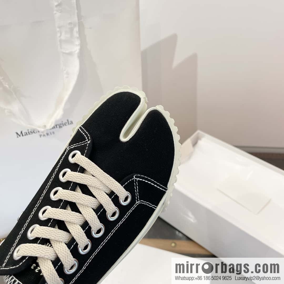 Maison Margiela Split-toed Canvas Little White Shoes