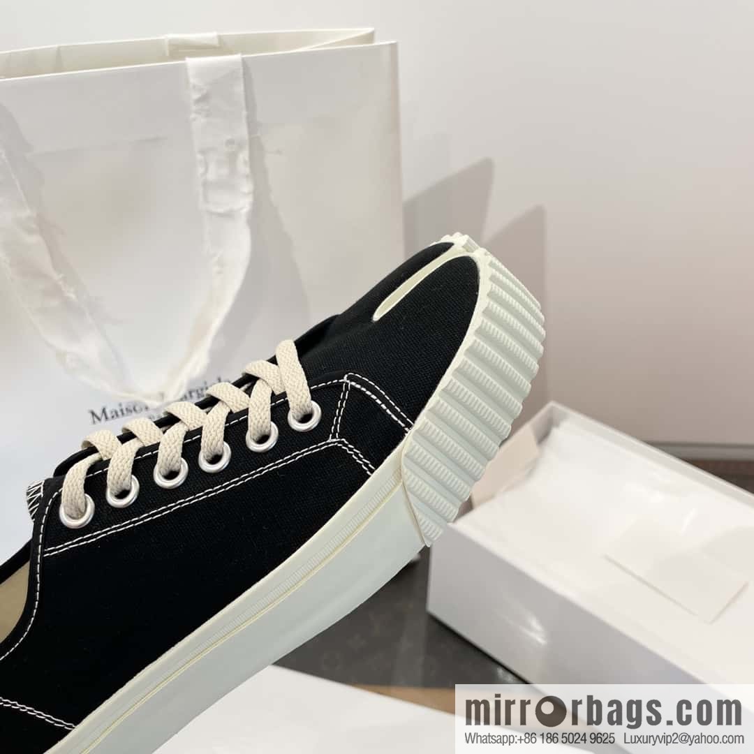 Maison Margiela Split-toed Canvas Little White Shoes