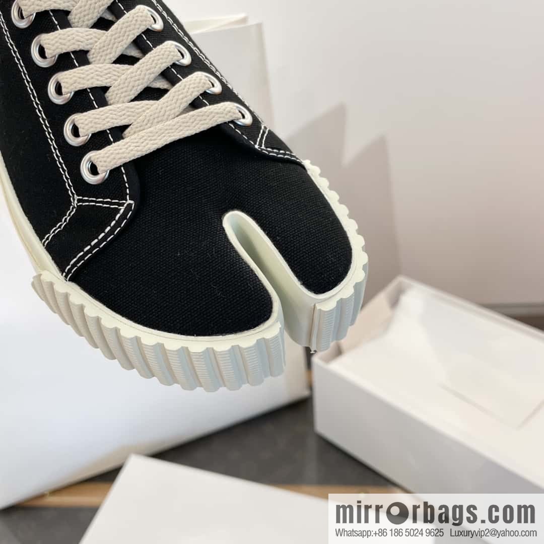 Maison Margiela Split-toed Canvas Little White Shoes