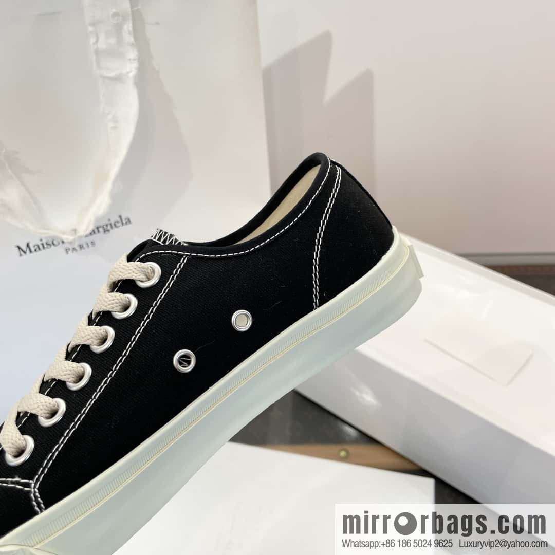 Maison Margiela Split-toed Canvas Little White Shoes