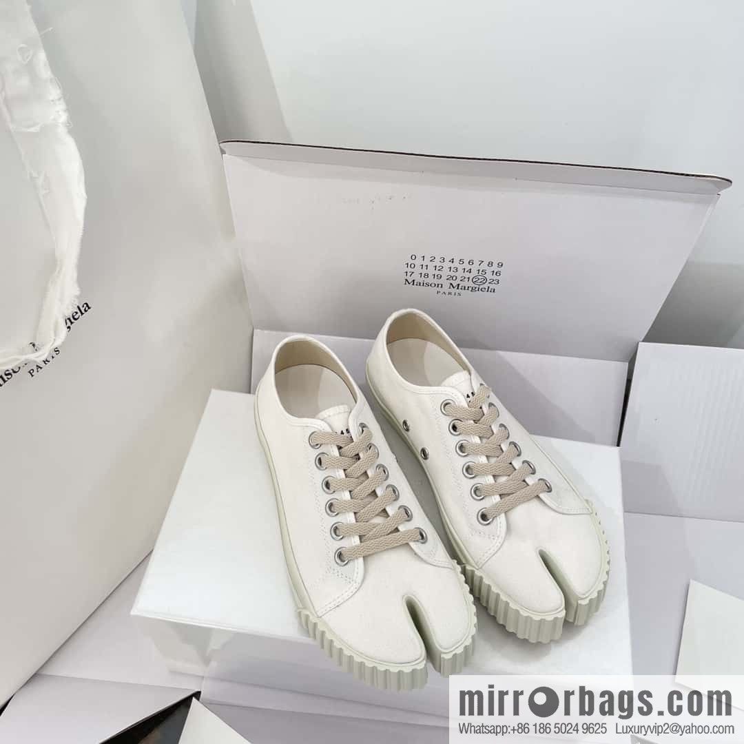 Maison Margiela Split-toed Canvas Little White Shoes