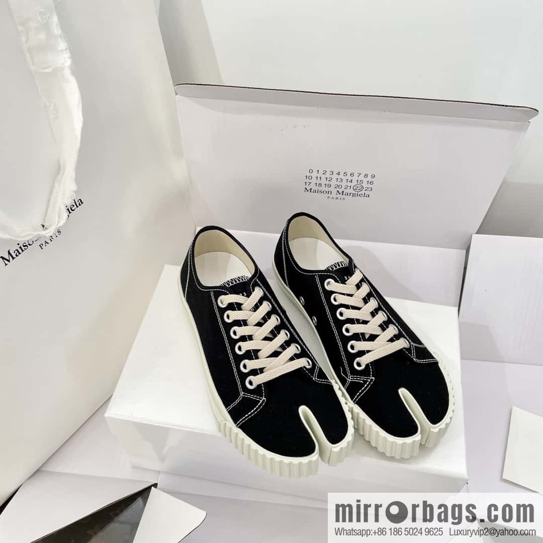 Maison Margiela Split-toed Canvas Little White Shoes