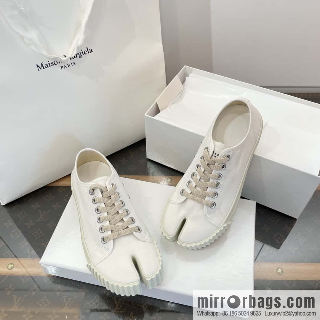 Maison Margiela Split-toed Canvas Little White Shoes
