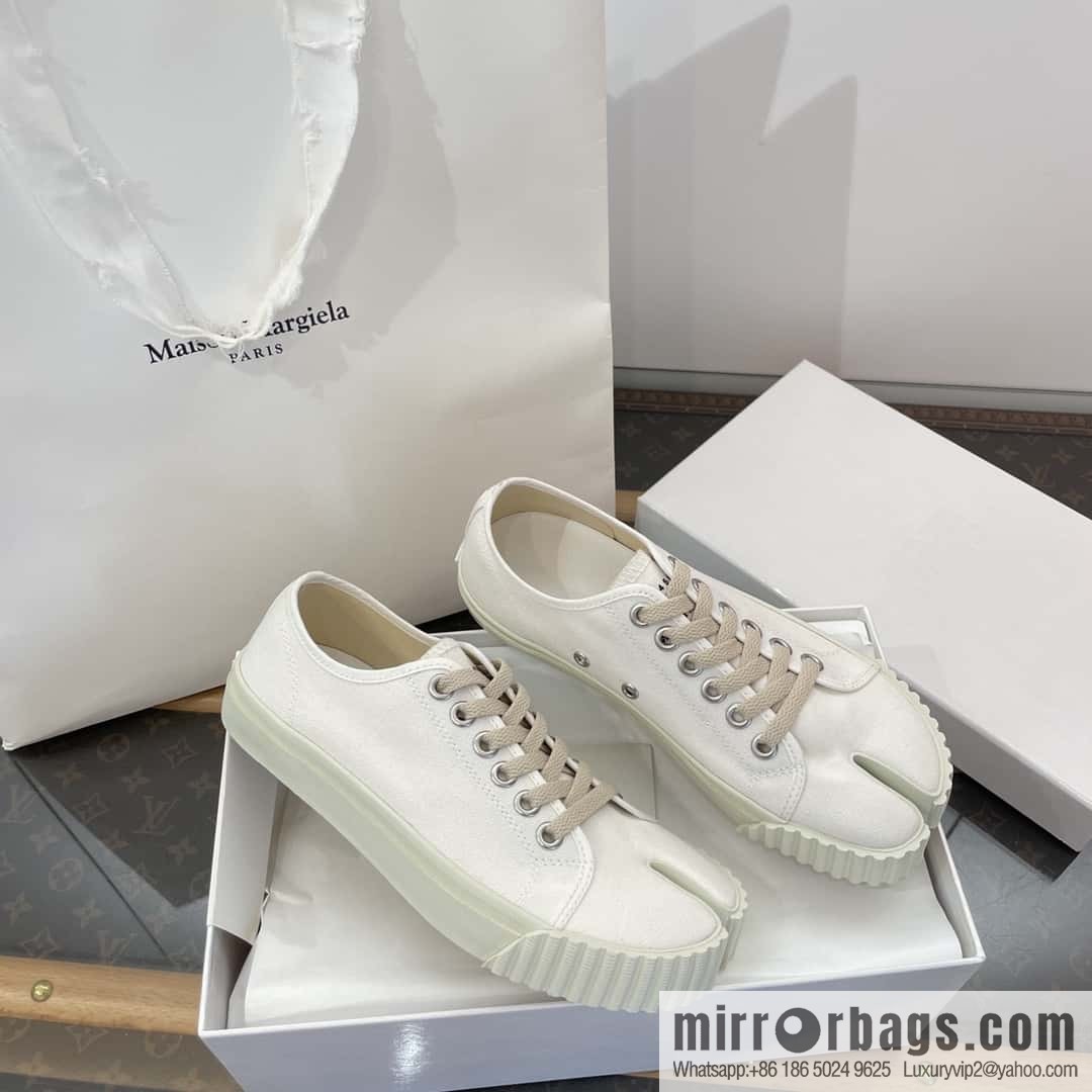 Maison Margiela Split-toed Canvas Little White Shoes