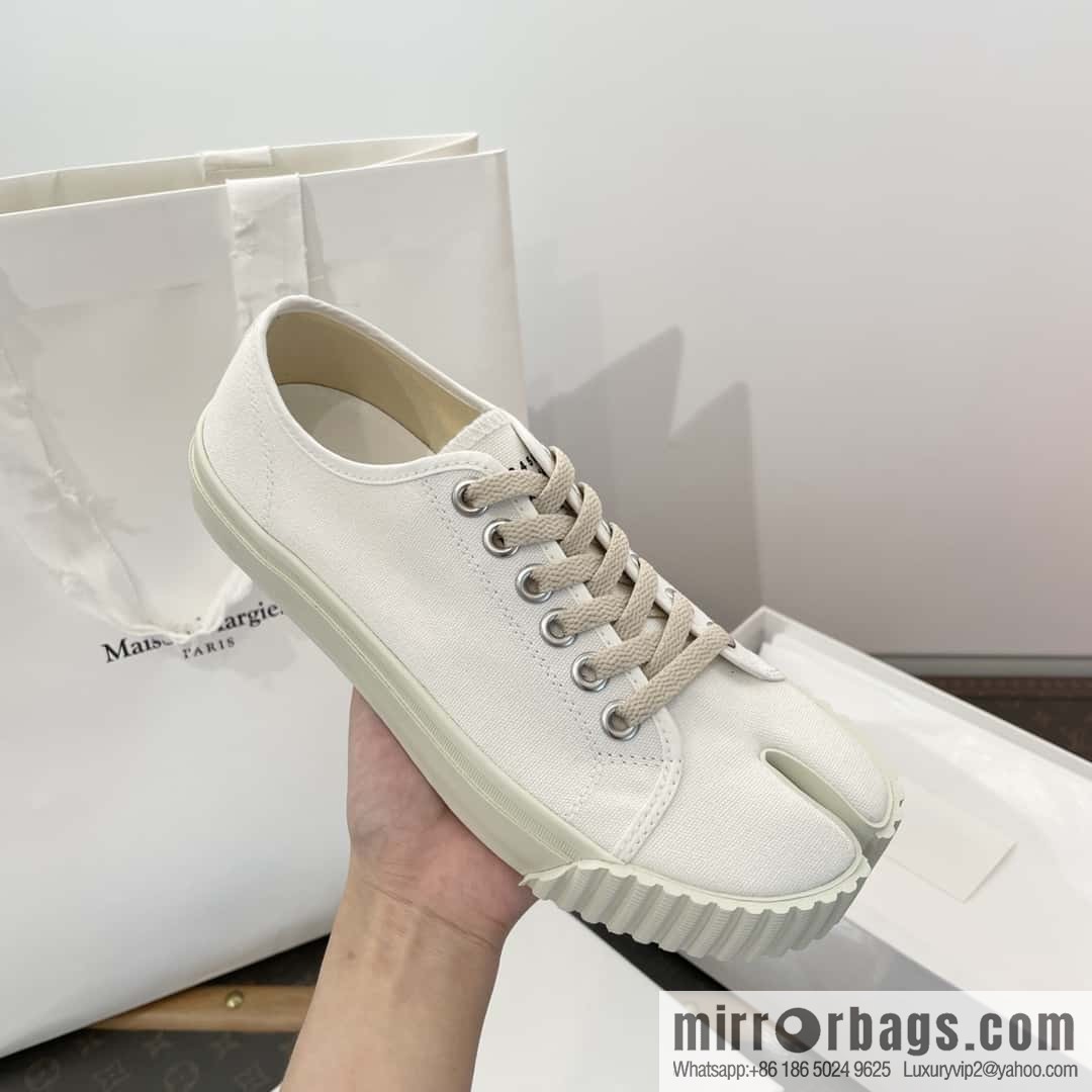 Maison Margiela Split-toed Canvas Little White Shoes