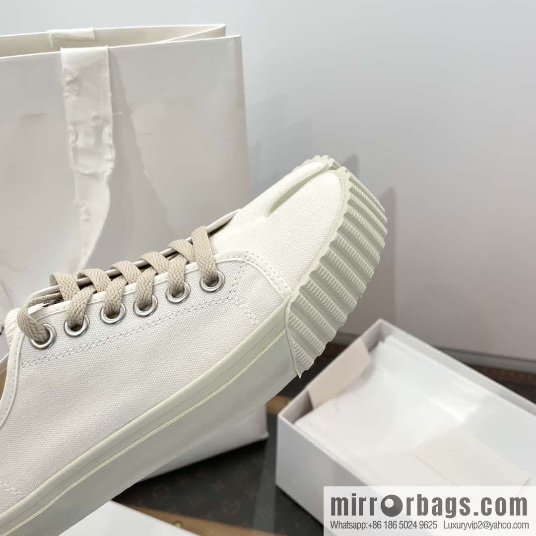 Maison Margiela Split-toed Canvas Little White Shoes