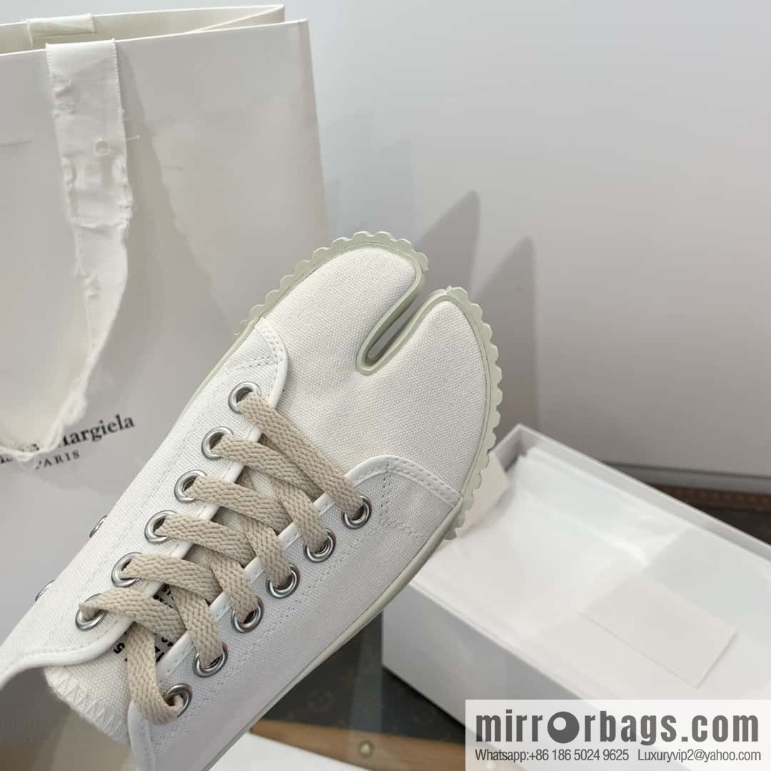 Maison Margiela Split-toed Canvas Little White Shoes