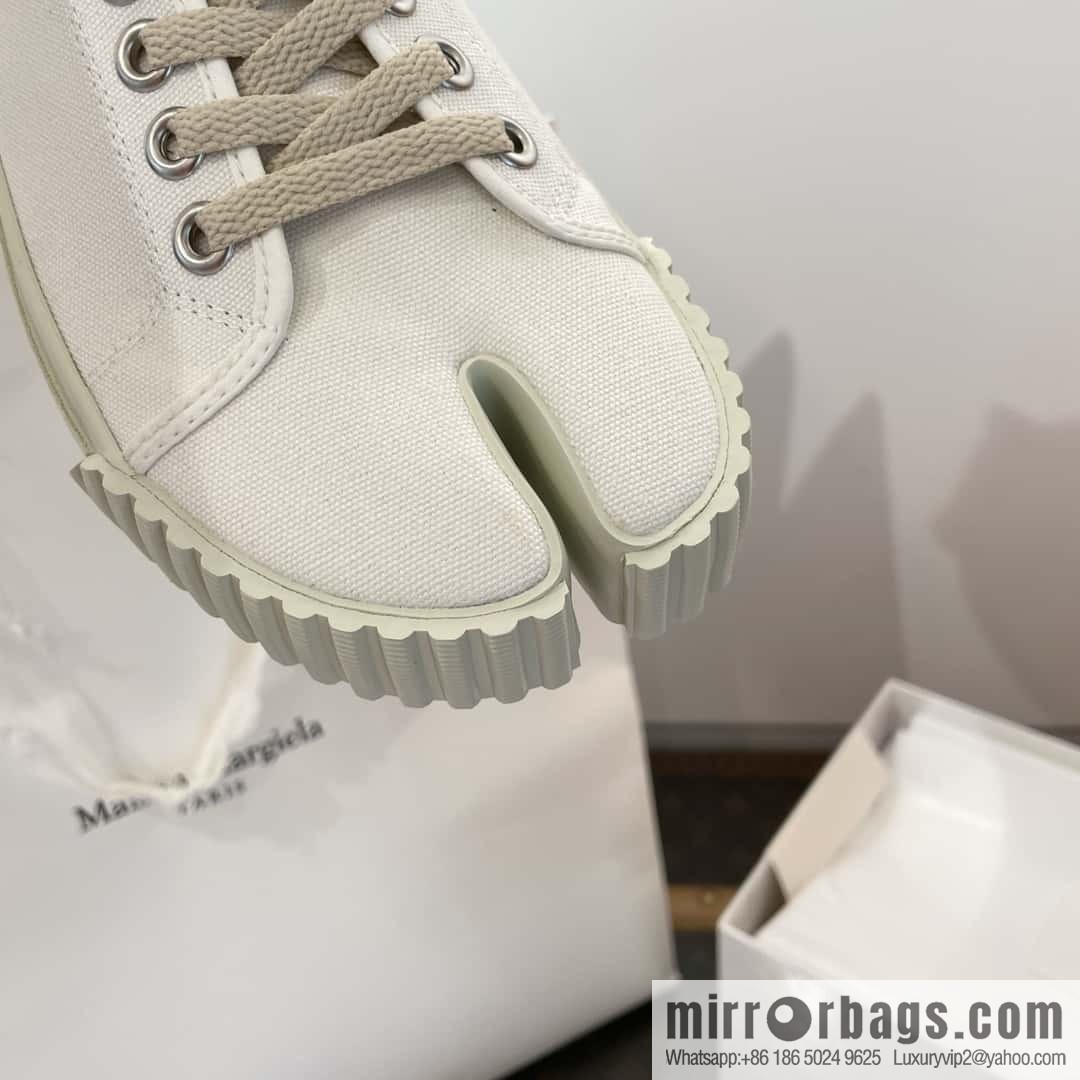 Maison Margiela Split-toed Canvas Little White Shoes