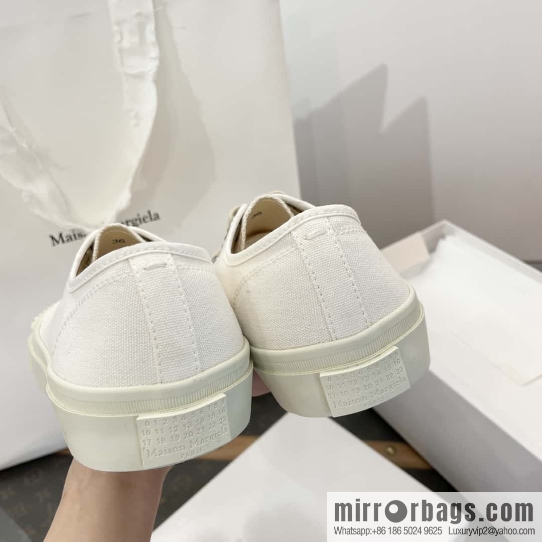 Maison Margiela Split-toed Canvas Little White Shoes