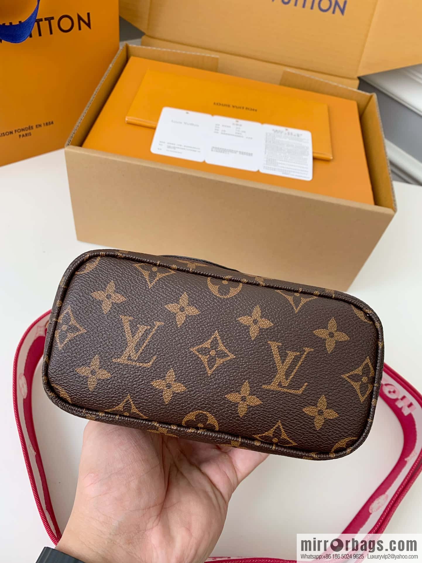 LV M46786 Neverfull BB