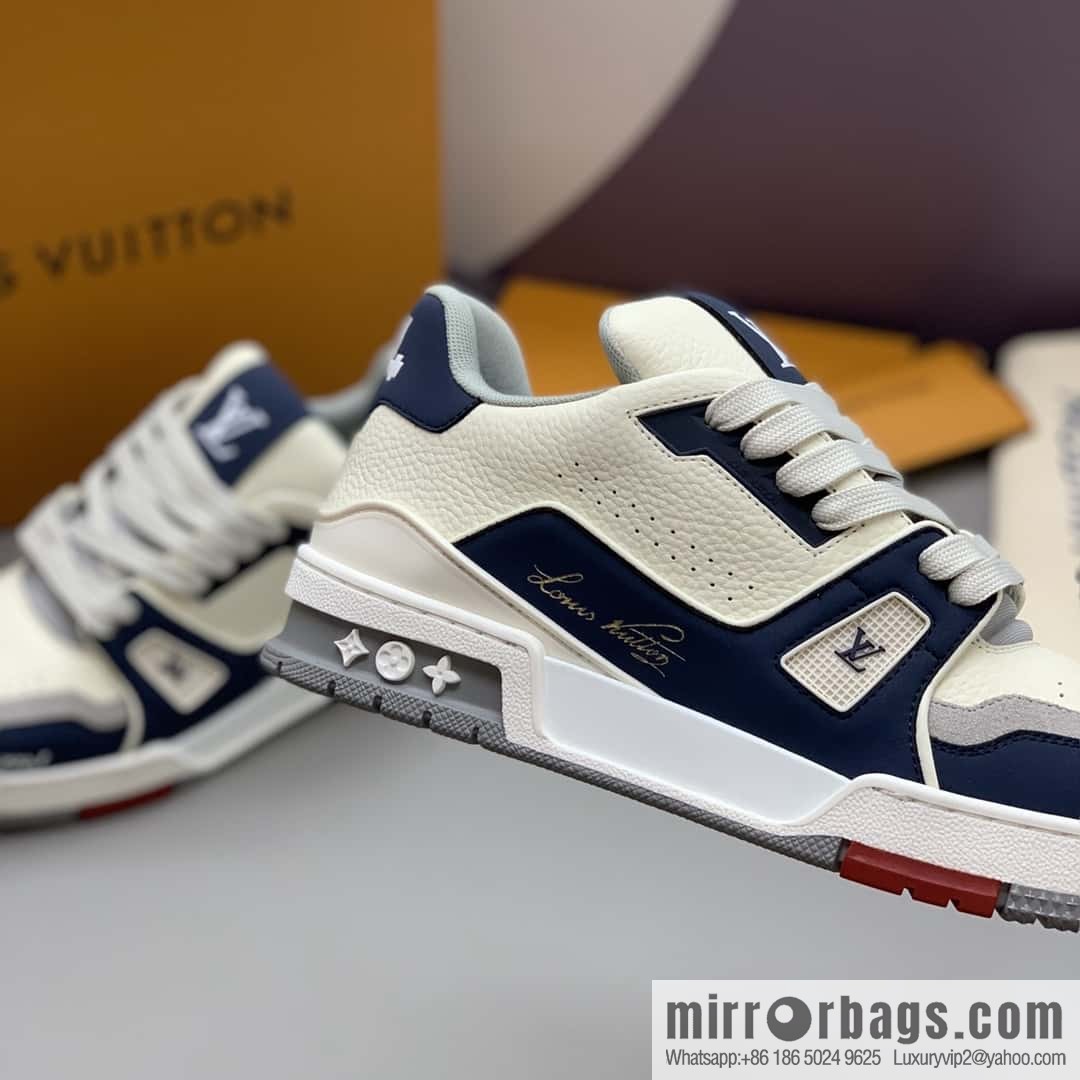LV white calfskin, men's sports and leisure shoes.