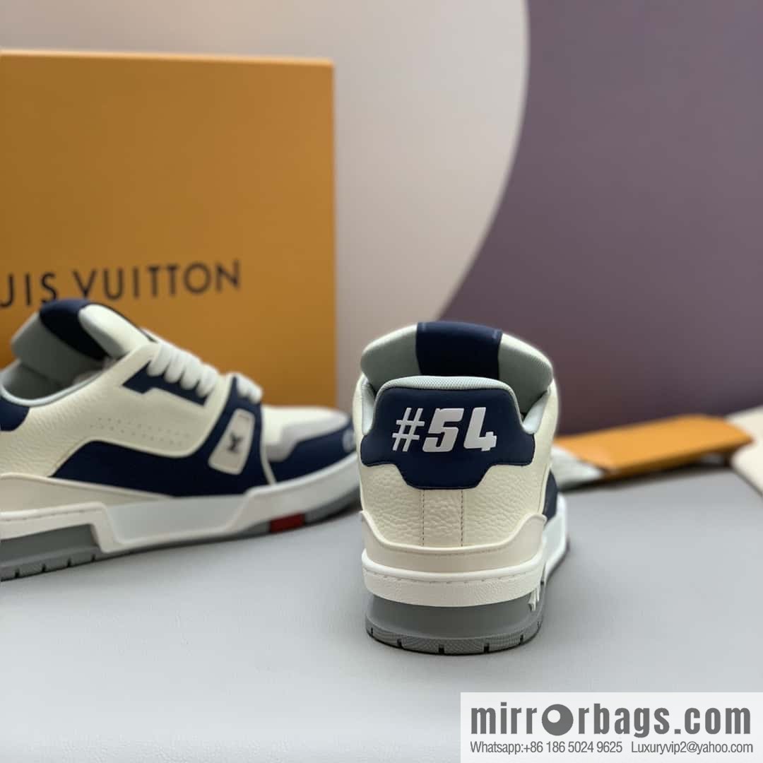 LV white calfskin, men's sports and leisure shoes.