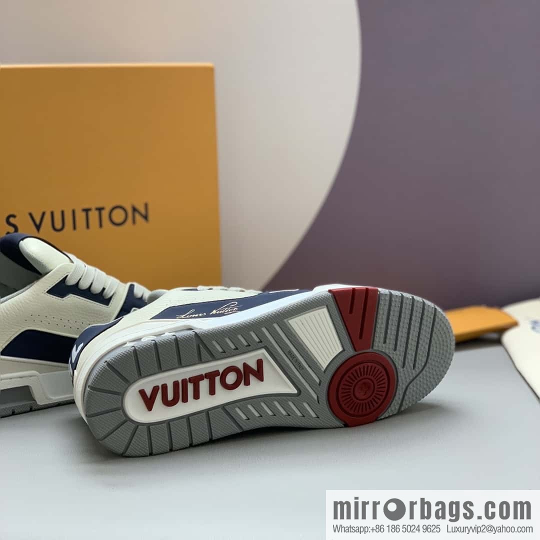 LV white calfskin, men's sports and leisure shoes.