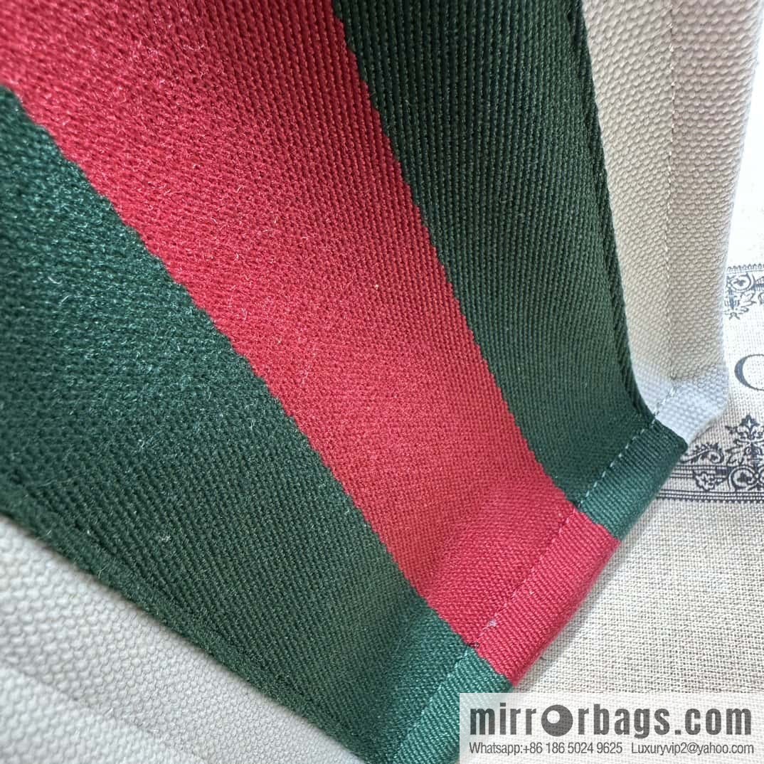 GUCCI SMALL INTERLOCKING G TOTE BAG 727728