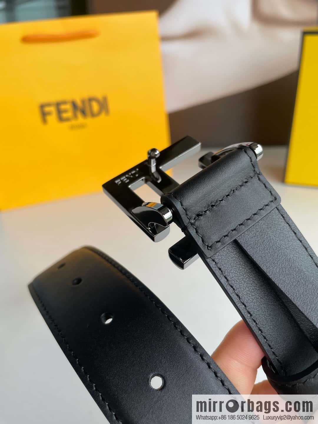 FENDI Fendi men's FF logo exquisite craftsmanship metal buckle, first layer cowhide belt