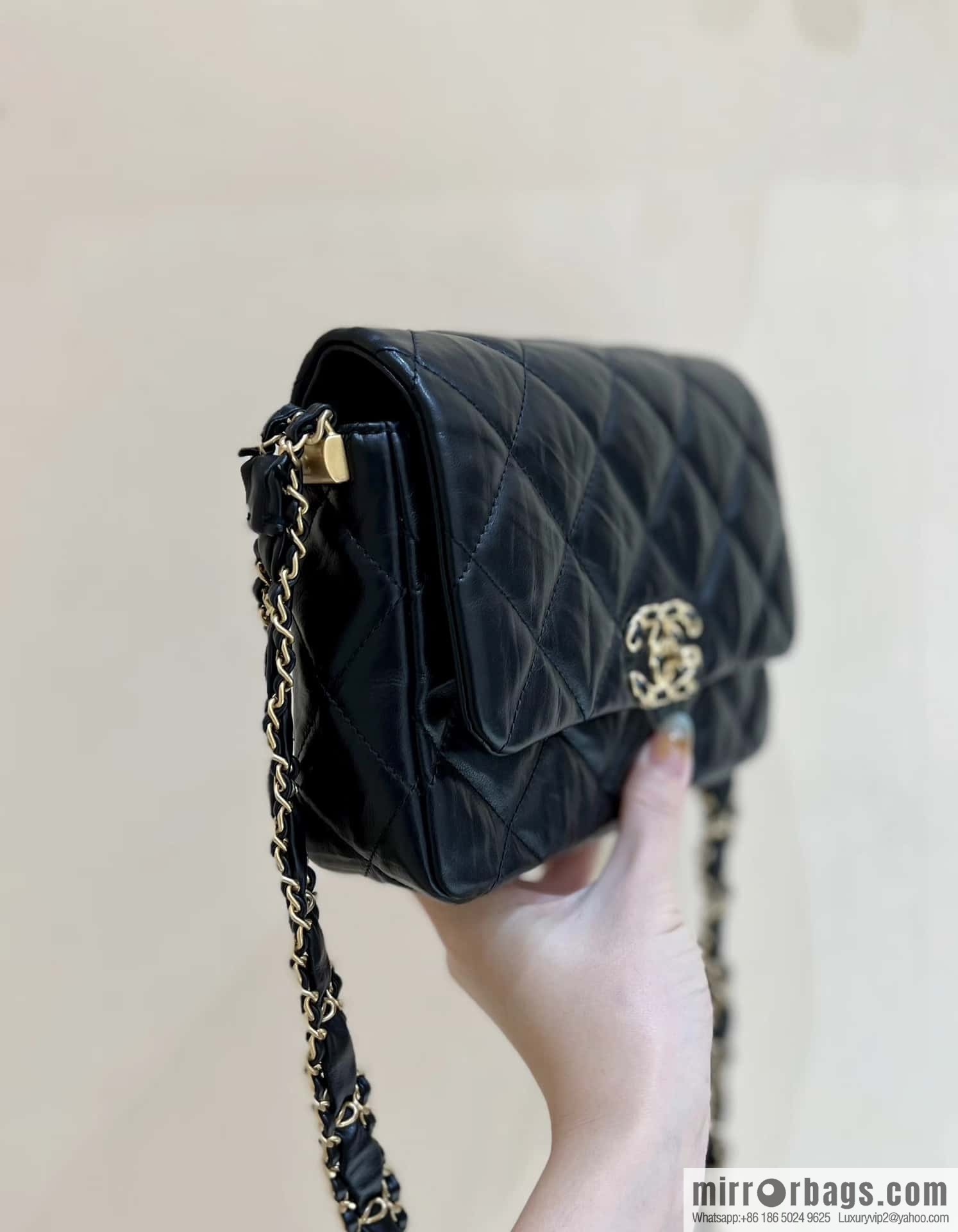 CHANEL 23K Autumn and Winter Series 19 Vintage Tofu Bag AS4423
