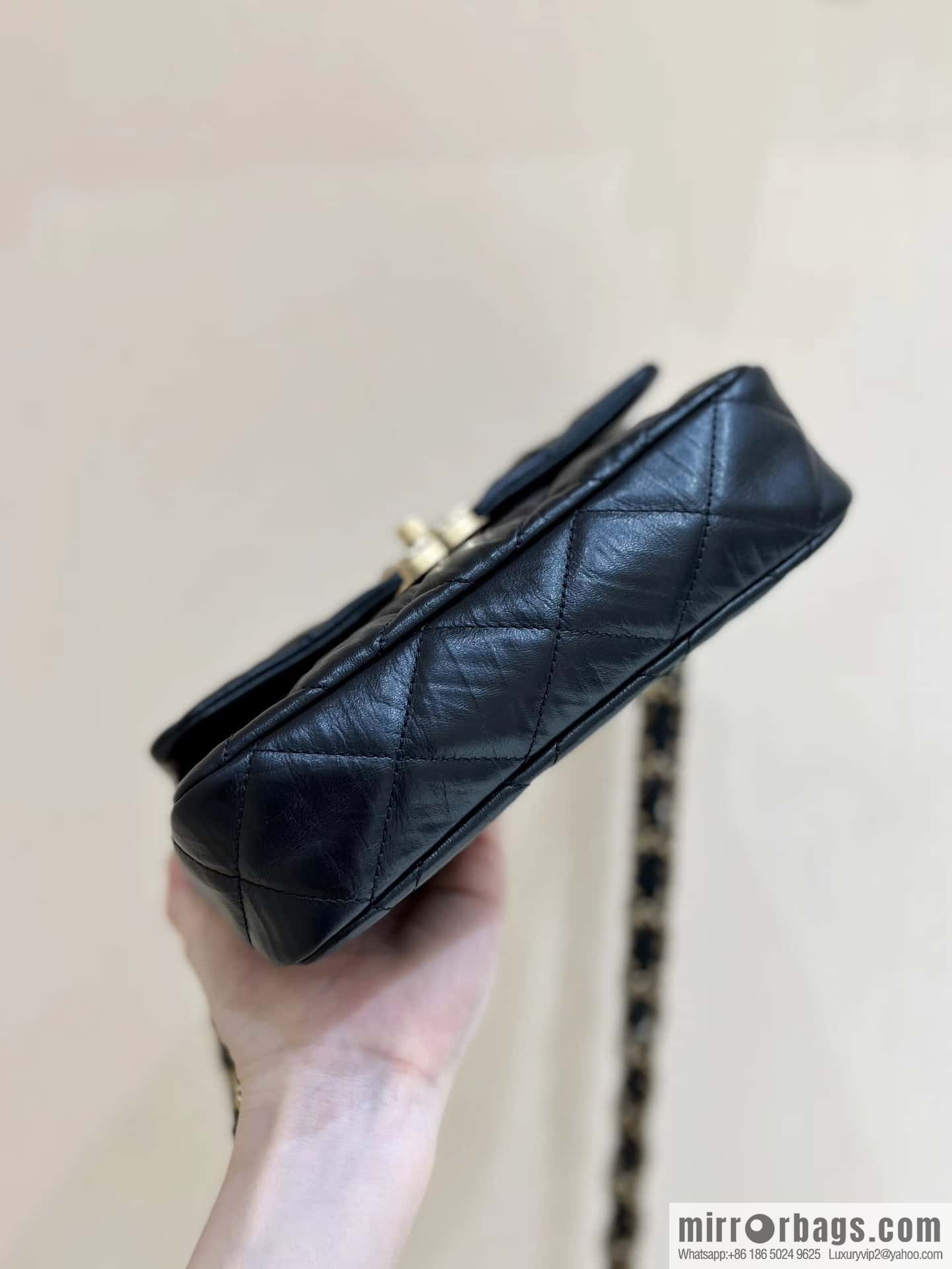 CHANEL 23K Autumn and Winter Series 19 Vintage Tofu Bag AS4423