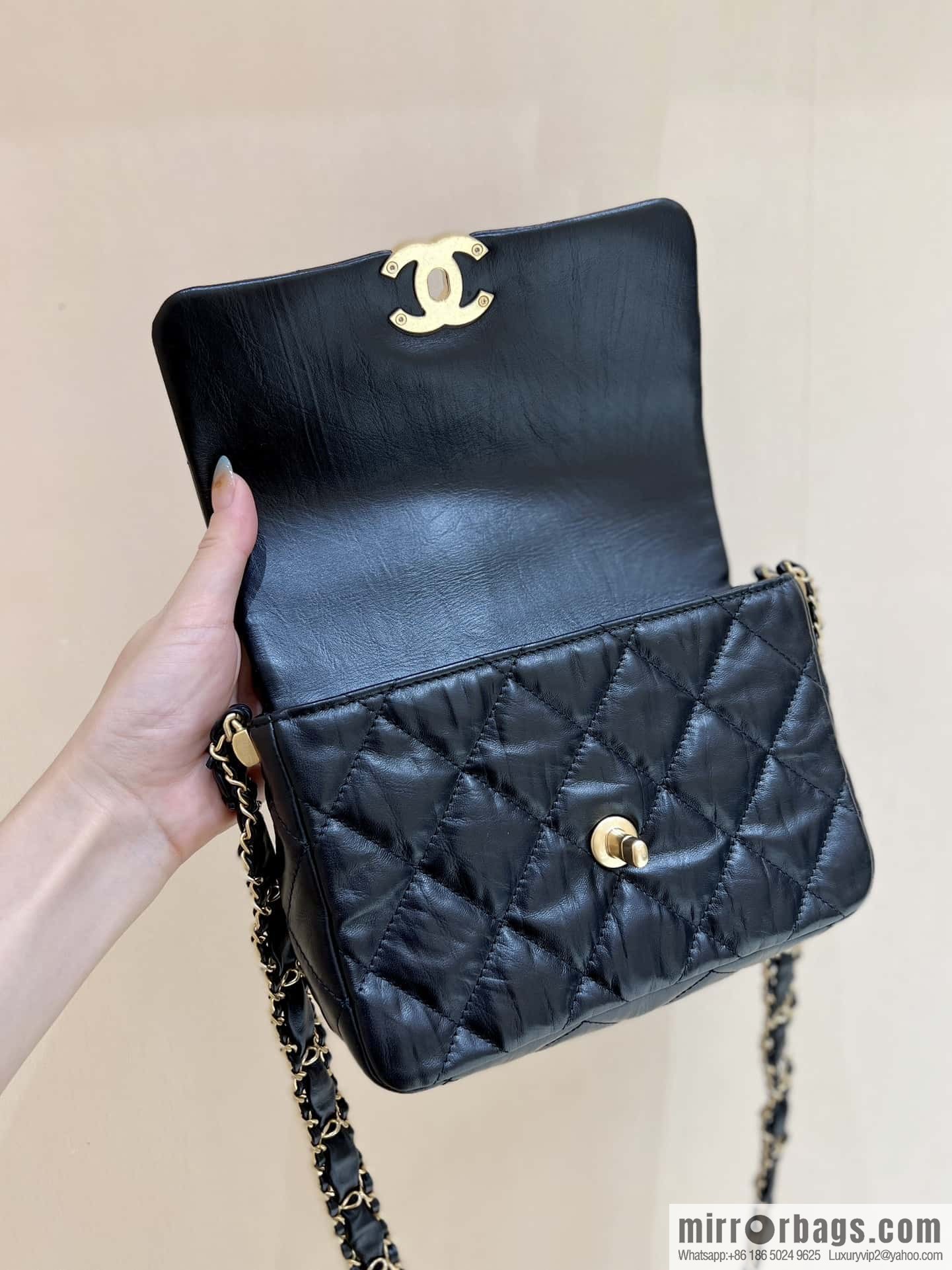 CHANEL 23K Autumn and Winter Series 19 Vintage Tofu Bag AS4423