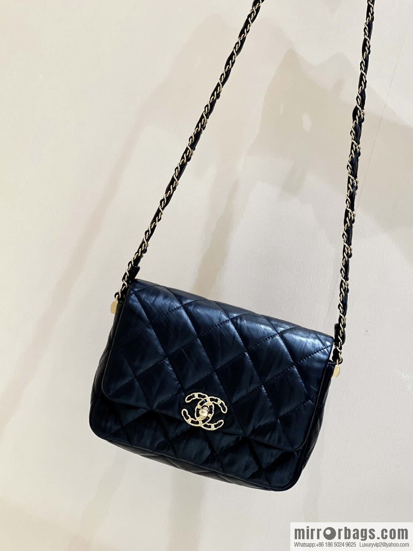CHANEL 23K Autumn and Winter Series 19 Vintage Tofu Bag AS4423