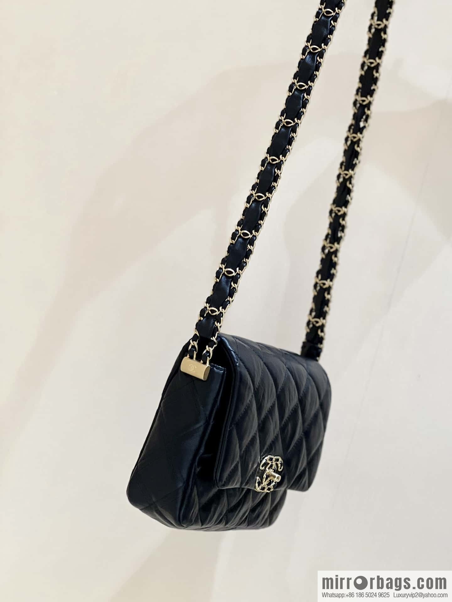 CHANEL 23K Autumn and Winter Series 19 Vintage Tofu Bag AS4423