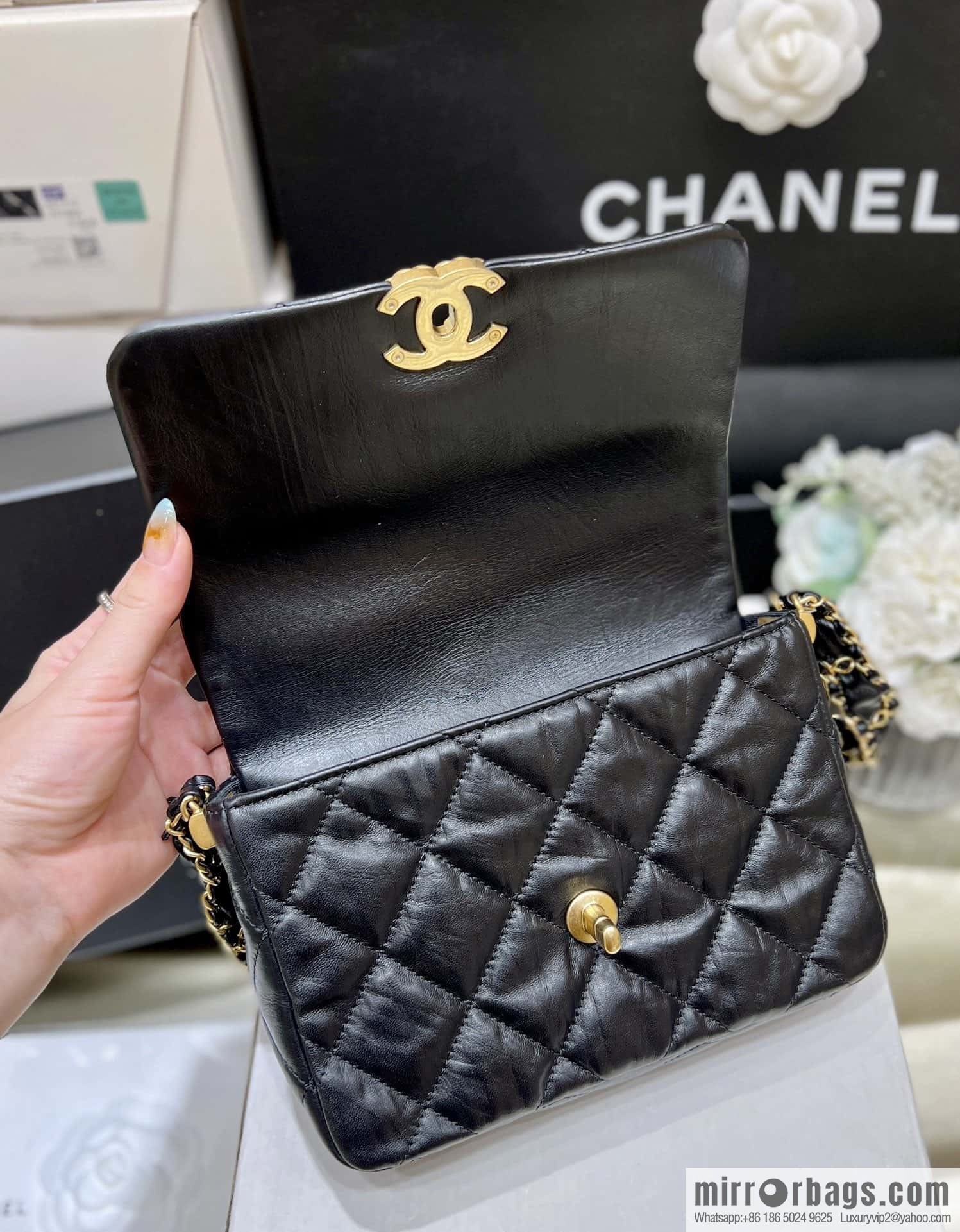 CHANEL 23K Autumn and Winter Series 19 Vintage Tofu Bag AS4423