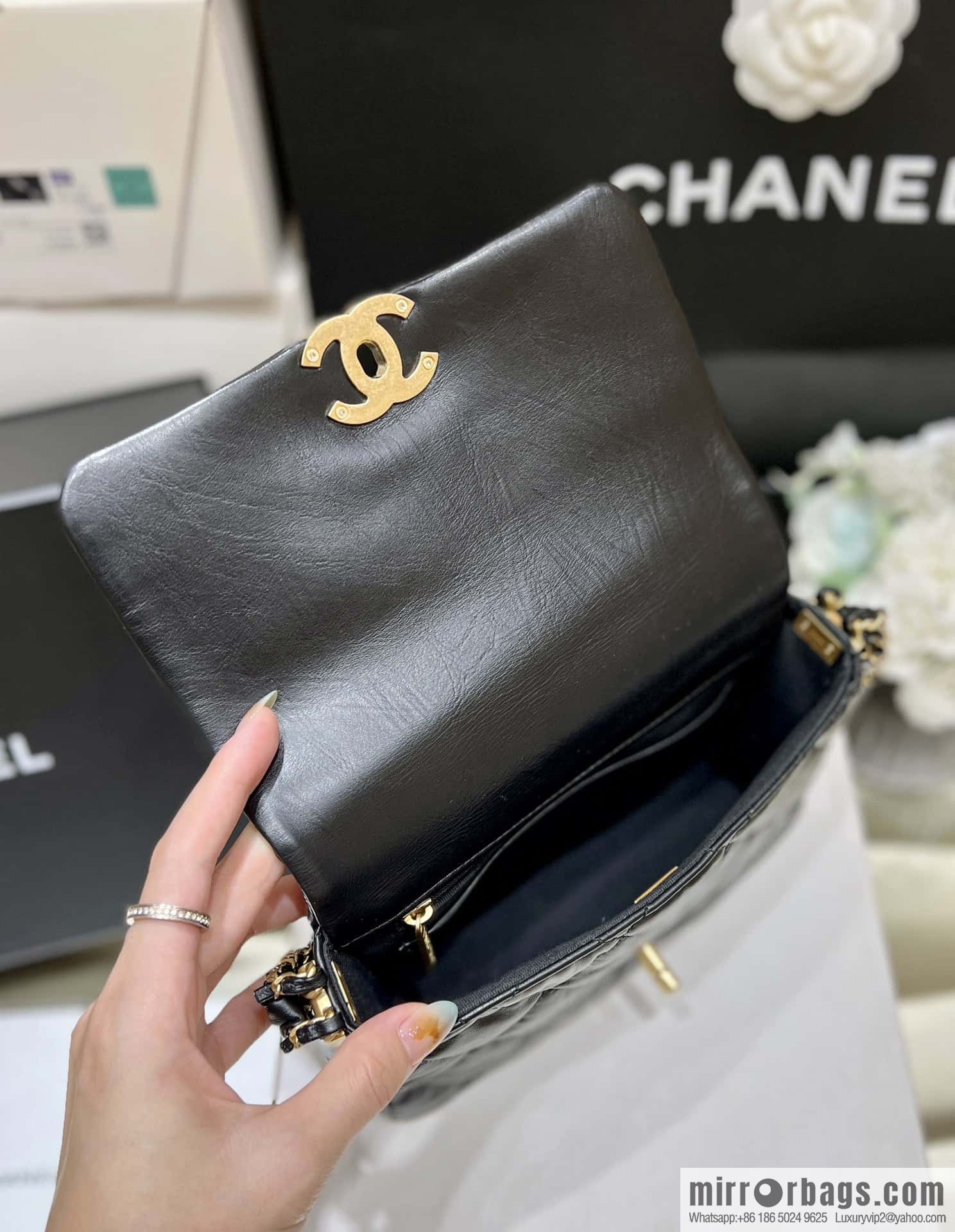 CHANEL 23K Autumn and Winter Series 19 Vintage Tofu Bag AS4423