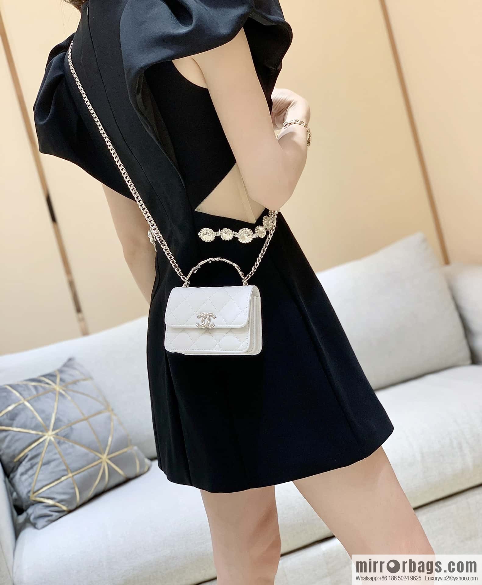CHANEL 2022cc spring/summer collection, enamel handle small satchel AP2758 white