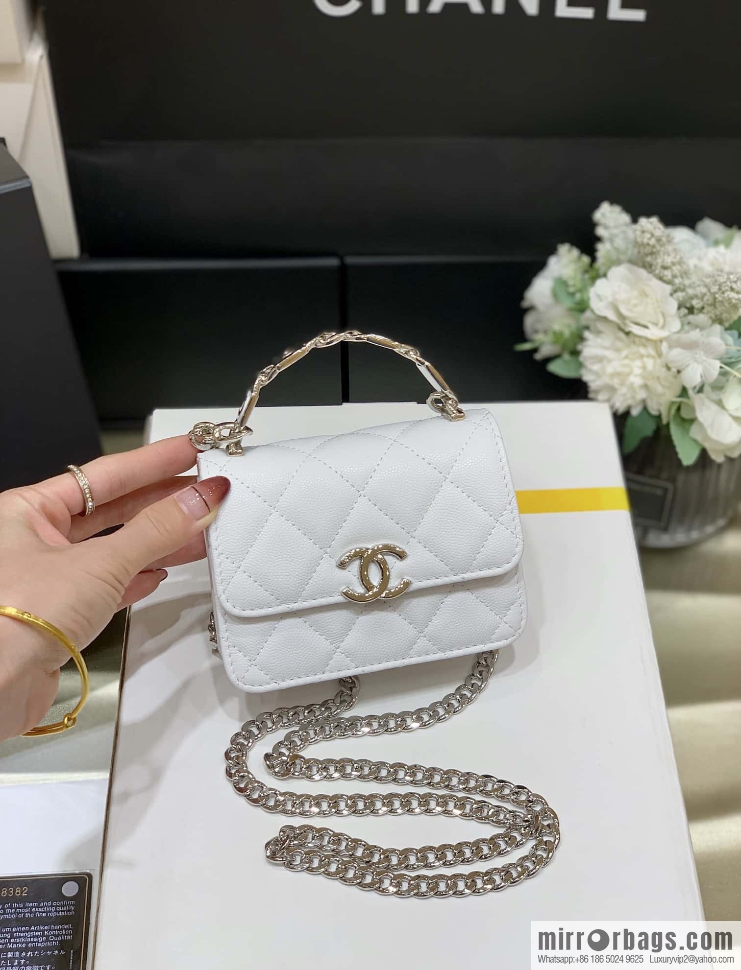 CHANEL 2022cc spring/summer collection, enamel handle small satchel AP2758 white