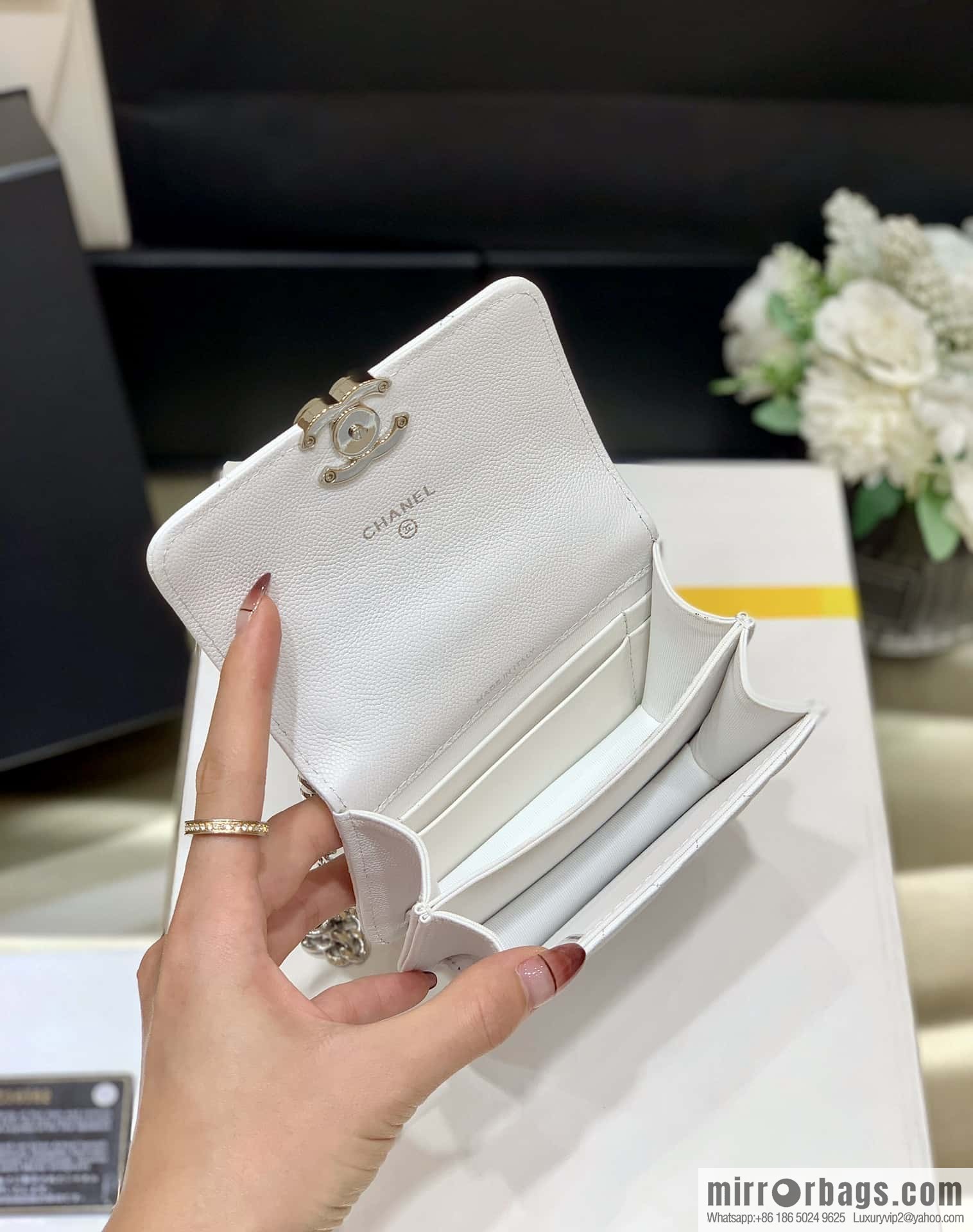 CHANEL 2022cc spring/summer collection, enamel handle small satchel AP2758 white