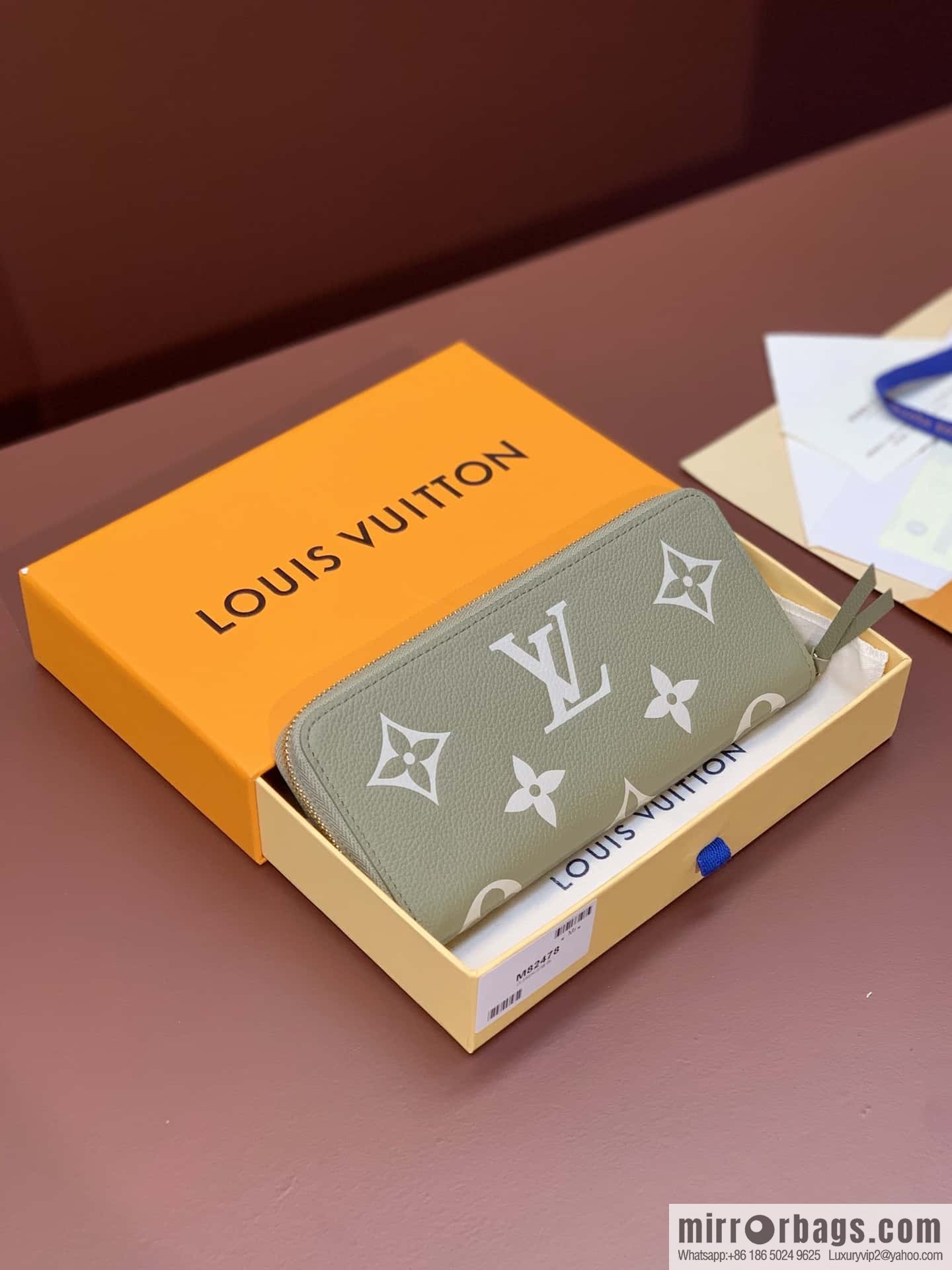 LV M82478 Clémence Wallet