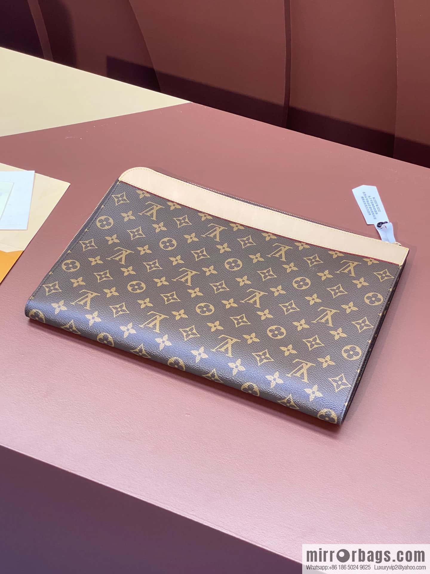 LV M82540 POCHETTE JOUR clutch bag