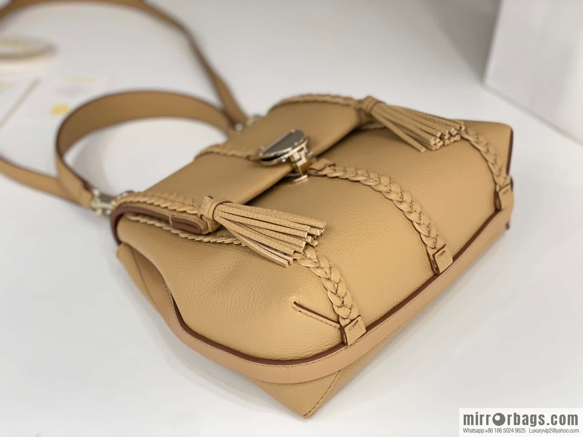 Chloe Penelope Gold Coin Bag, Medium Dropped Leather, Apricot 25CM