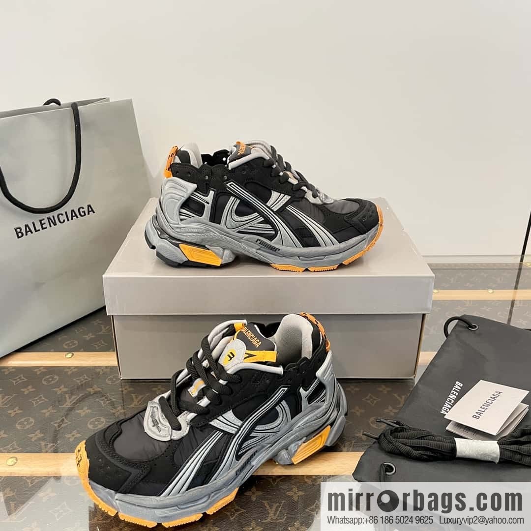 Balenciaga Balenciaga 𝐑𝐮𝐧𝐧𝐞𝐫|𝟐𝟎𝟐𝟑 Seventh Generation. Vintage Old Daddy Sneakers