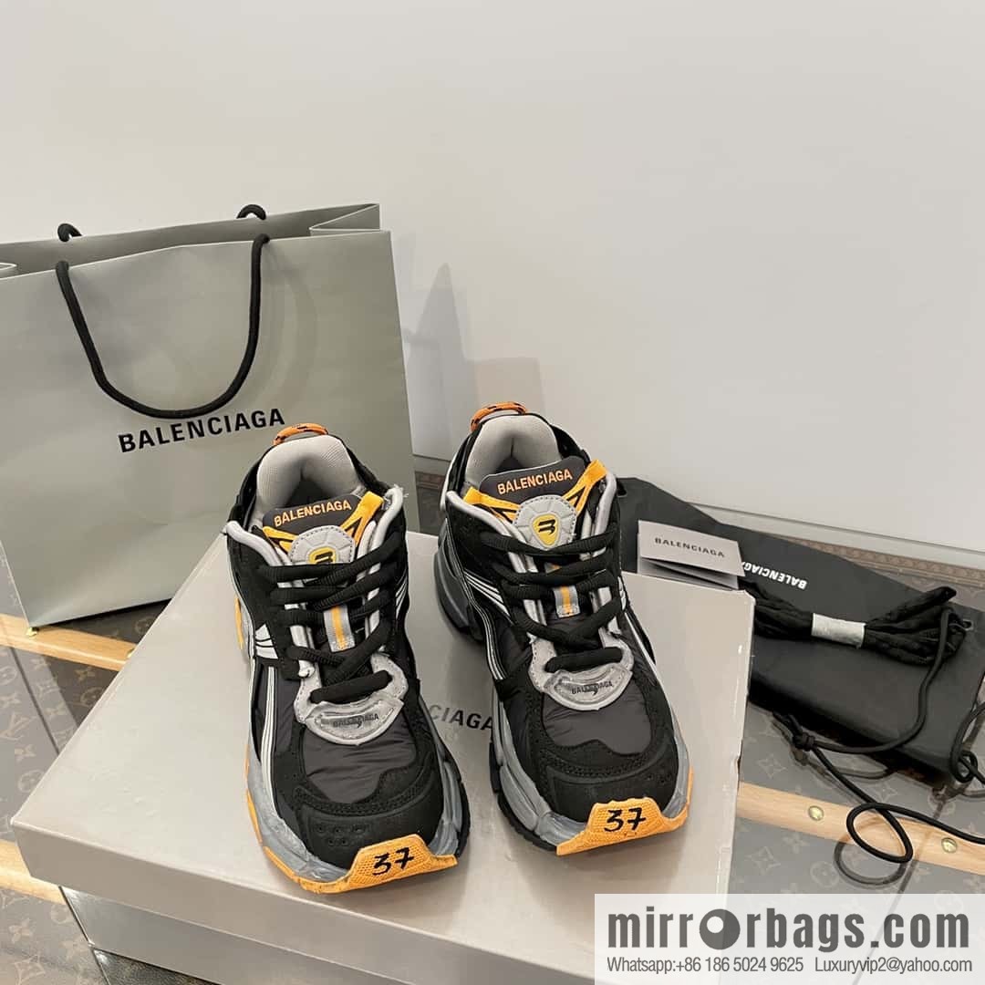 Balenciaga Balenciaga 𝐑𝐮𝐧𝐧𝐞𝐫|𝟐𝟎𝟐𝟑 Seventh Generation. Vintage Old Daddy Sneakers