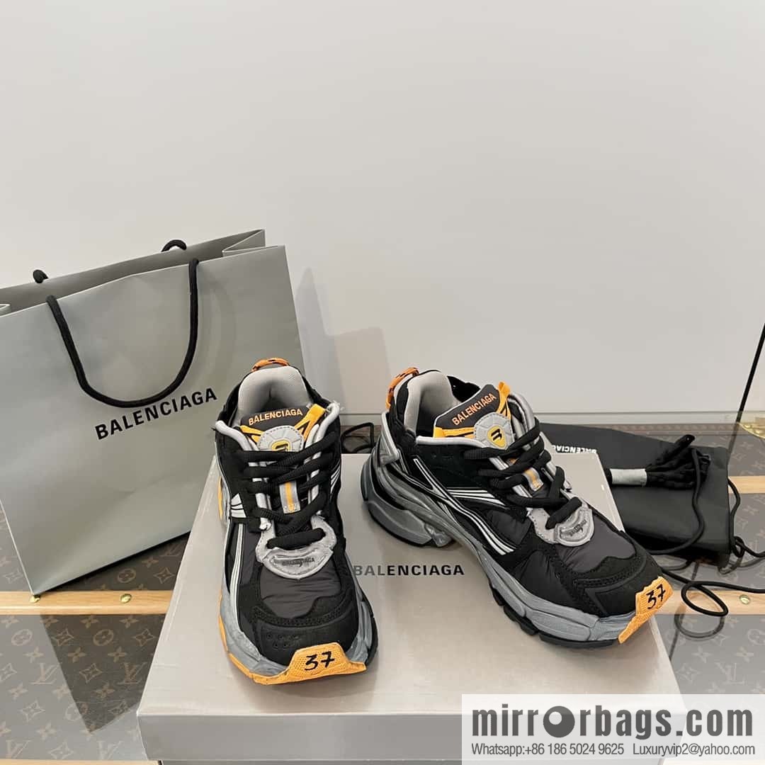 Balenciaga Balenciaga 𝐑𝐮𝐧𝐧𝐞𝐫|𝟐𝟎𝟐𝟑 Seventh Generation. Vintage Old Daddy Sneakers