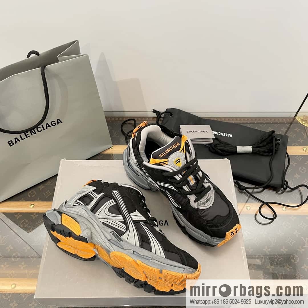 Balenciaga Balenciaga 𝐑𝐮𝐧𝐧𝐞𝐫|𝟐𝟎𝟐𝟑 Seventh Generation. Vintage Old Daddy Sneakers