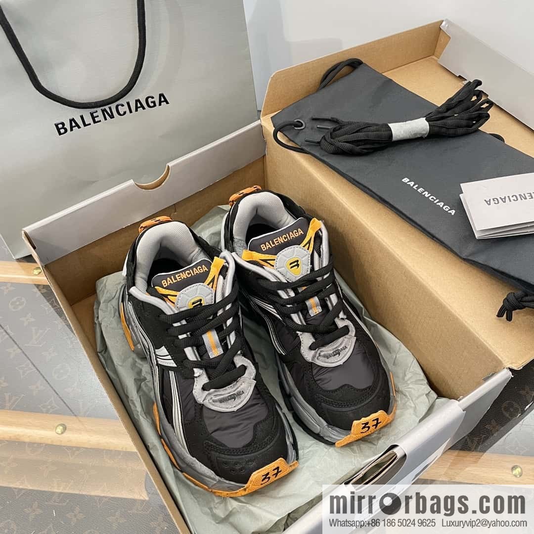 Balenciaga Balenciaga 𝐑𝐮𝐧𝐧𝐞𝐫|𝟐𝟎𝟐𝟑 Seventh Generation. Vintage Old Daddy Sneakers