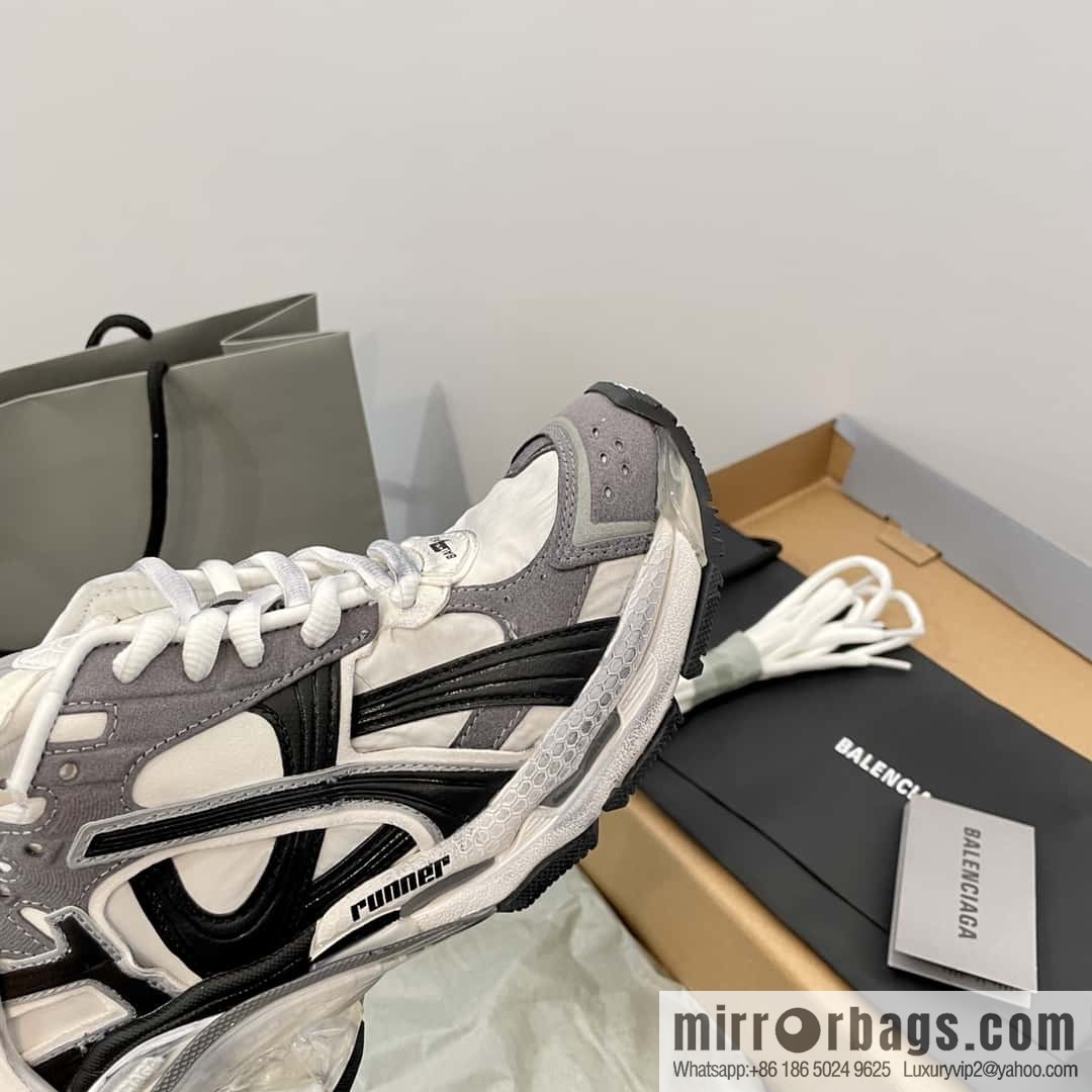 Balenciaga Balenciaga 𝐑𝐮𝐧𝐧𝐞𝐫|𝟐𝟎𝟐𝟑 Seventh Generation. Vintage Old Daddy Sneakers