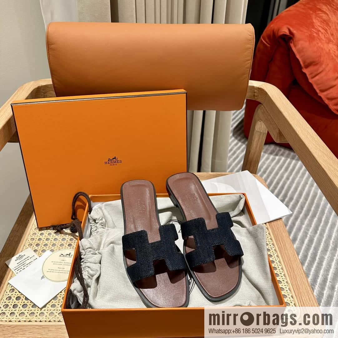Hermès leather outsole H slippers, dark brown and black.