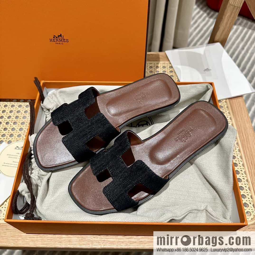 Hermès leather outsole H slippers, dark brown and black.