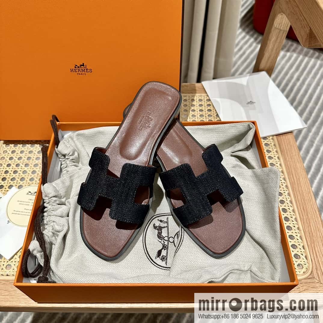 Hermès leather outsole H slippers, dark brown and black.