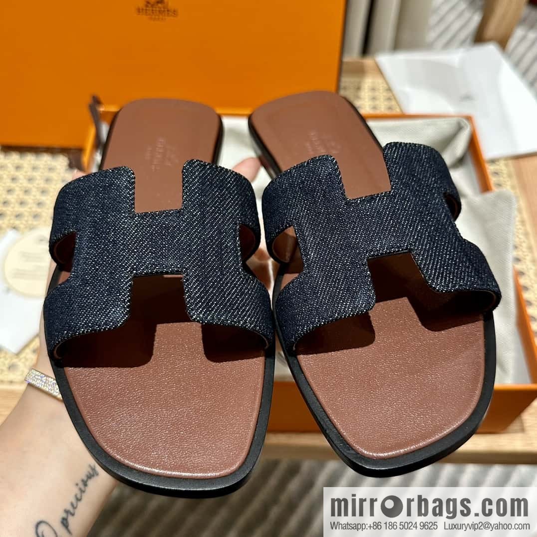 Hermès leather outsole H slippers, dark brown and black.