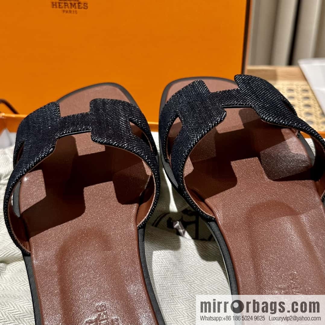 Hermès leather outsole H slippers, dark brown and black.