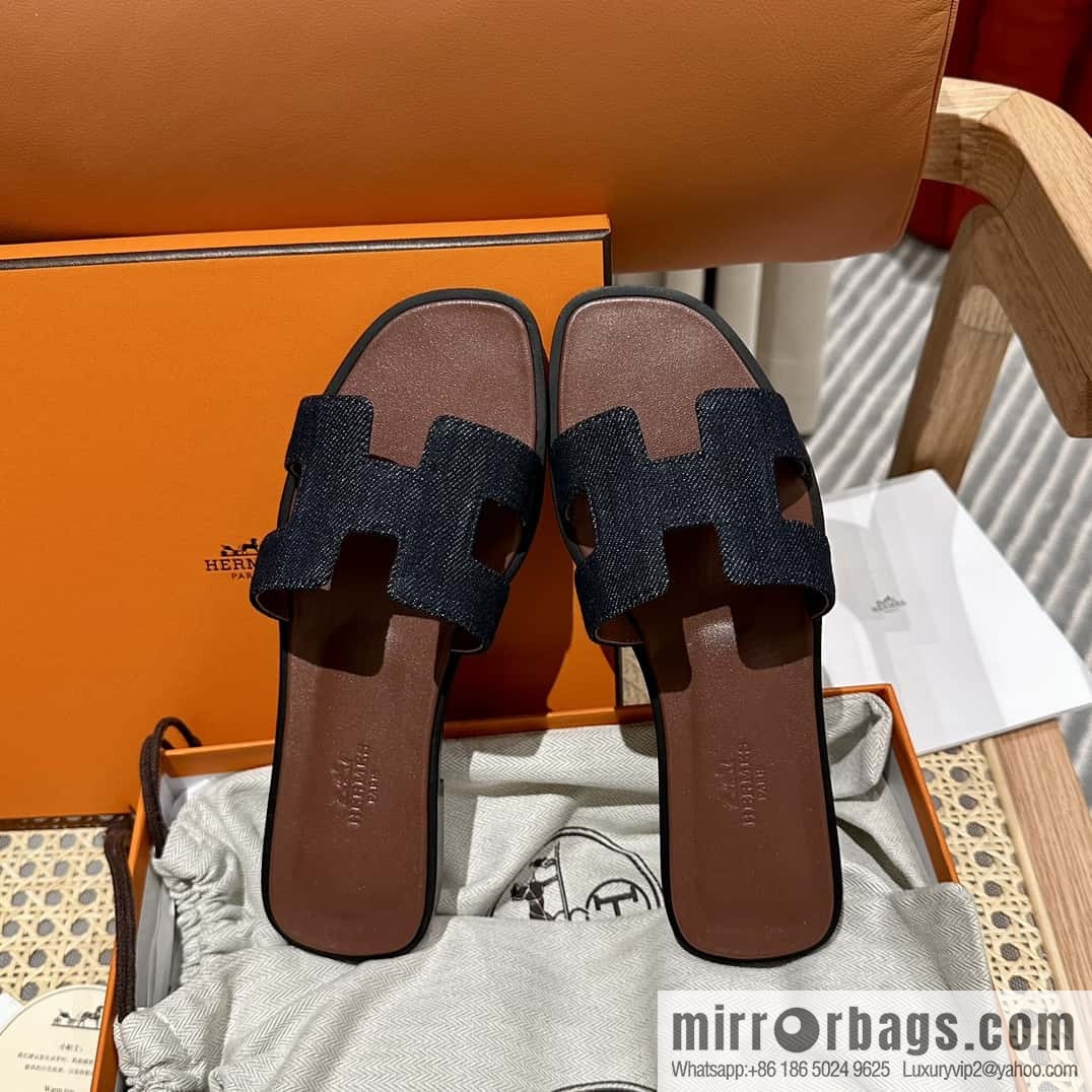 Hermès leather outsole H slippers, dark brown and black.