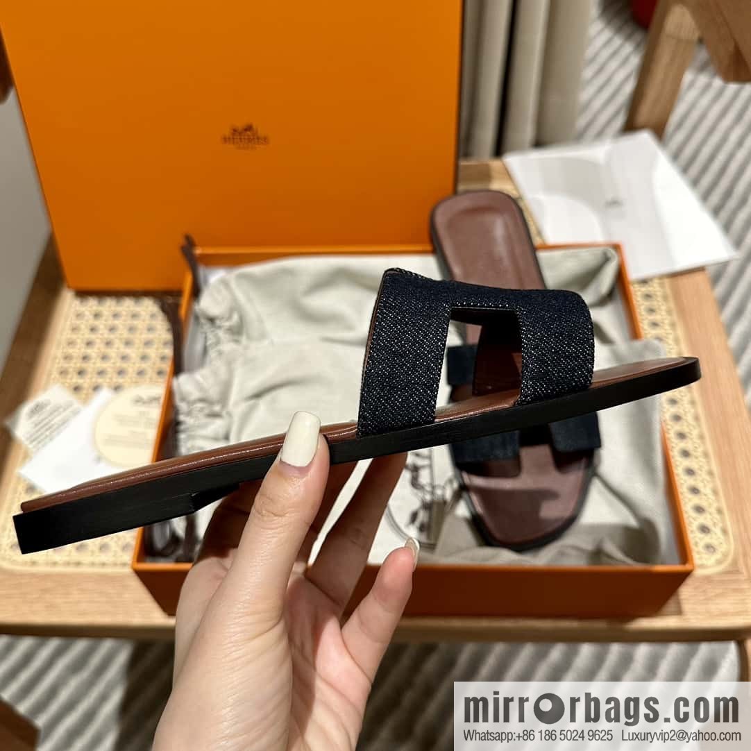 Hermès leather outsole H slippers, dark brown and black.