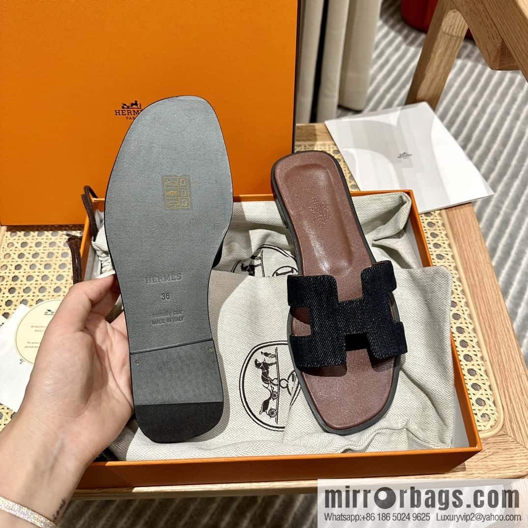Hermès leather outsole H slippers, dark brown and black.