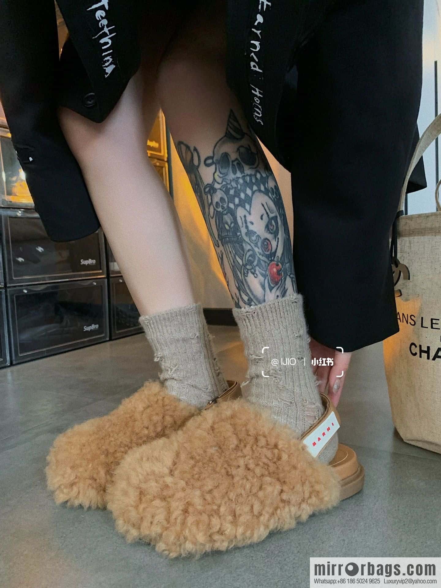 Marni autumn and winter round head fur integrated fluff slippers