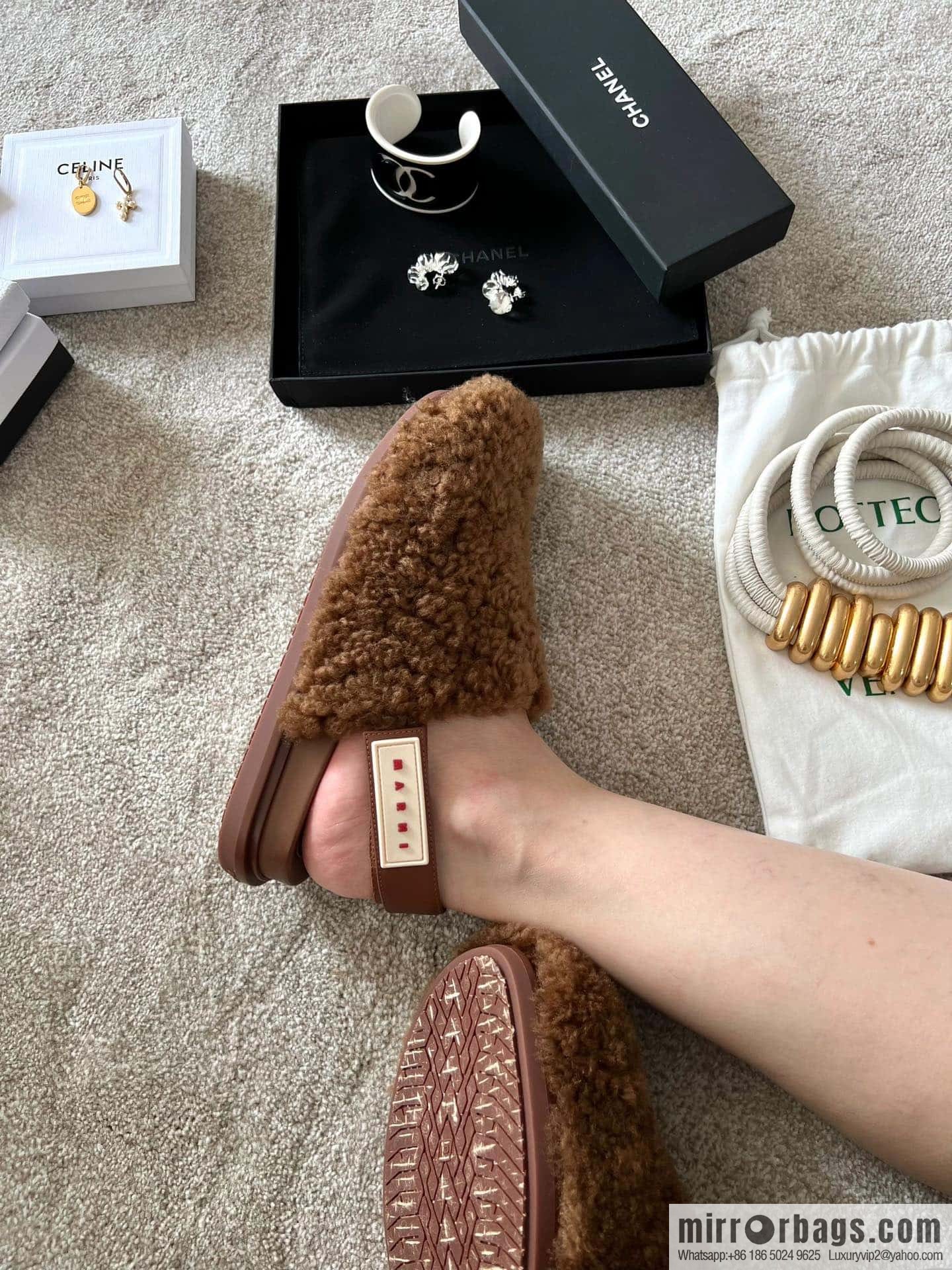 Marni autumn and winter round head fur integrated fluff slippers