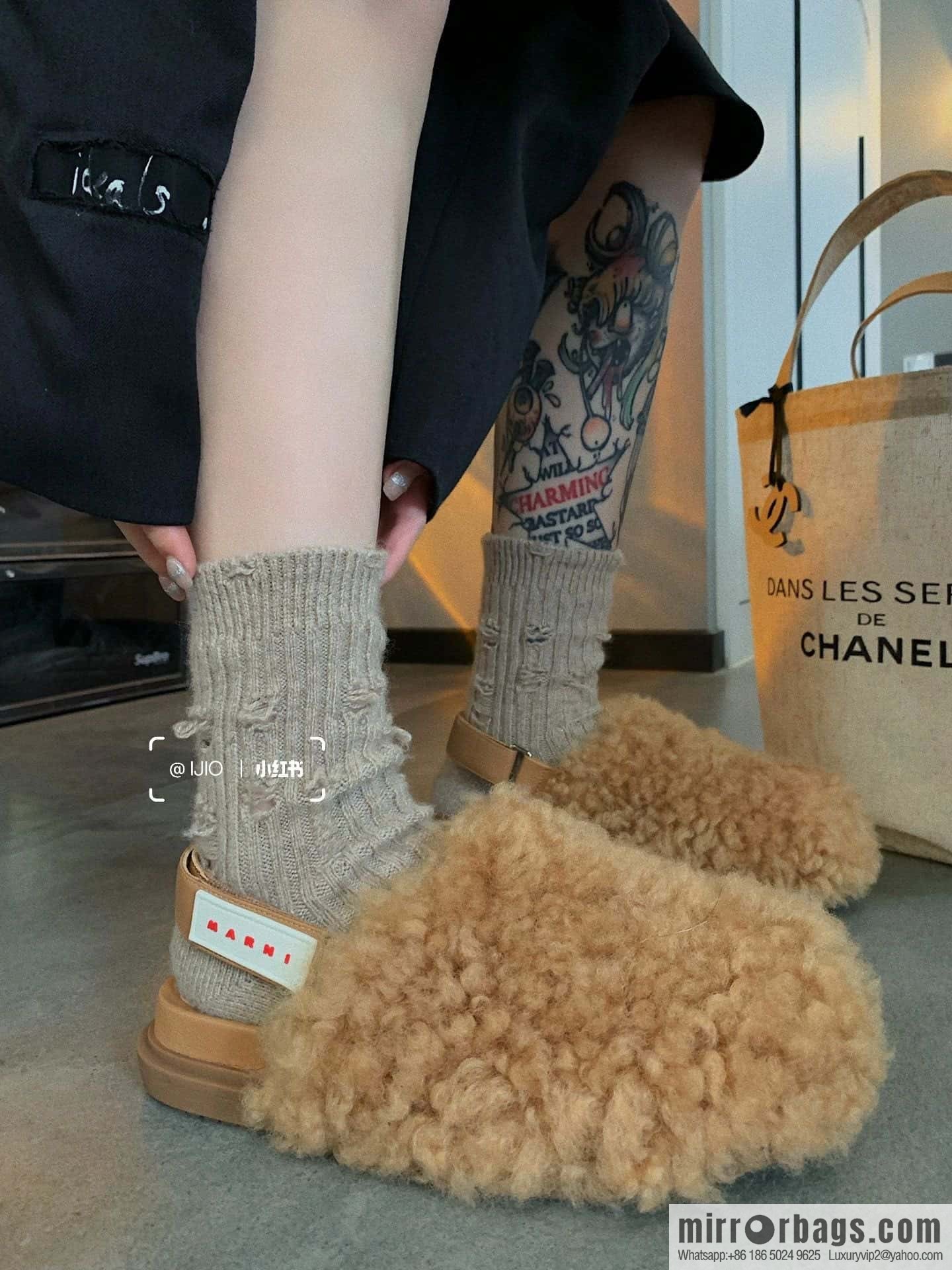 Marni autumn and winter round head fur integrated fluff slippers